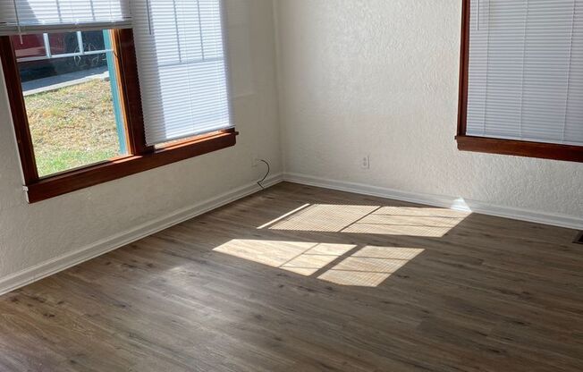 4 beds, 1 bath, $1,200, Unit 11202 (Upper)