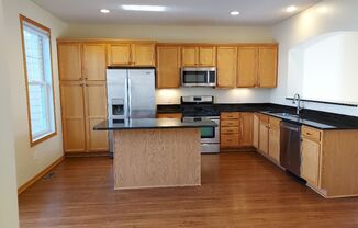 3 beds, 2.5 baths, $2,250, Unit UNIT B