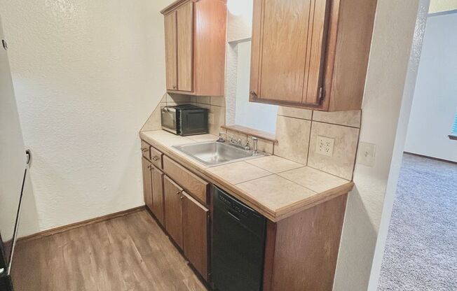 2 beds, 1 bath, 850 sqft, $825, Unit 11B