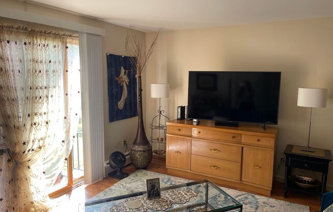 2 beds, 1 bath, 920 sqft, $1,150, Unit 2550-A2