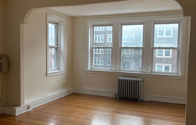 3 beds, 1 bath, 1,425 sqft, $1,495, Unit 4815-C2