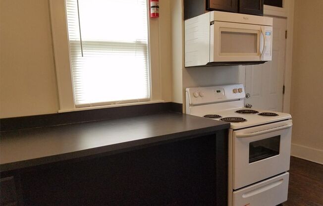 2 beds, 1 bath, $1,325, Unit 1480