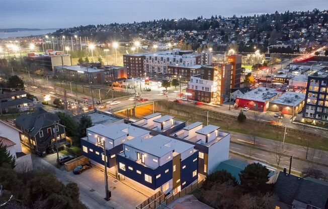 Luxury 3-Bed Interbay Townhome