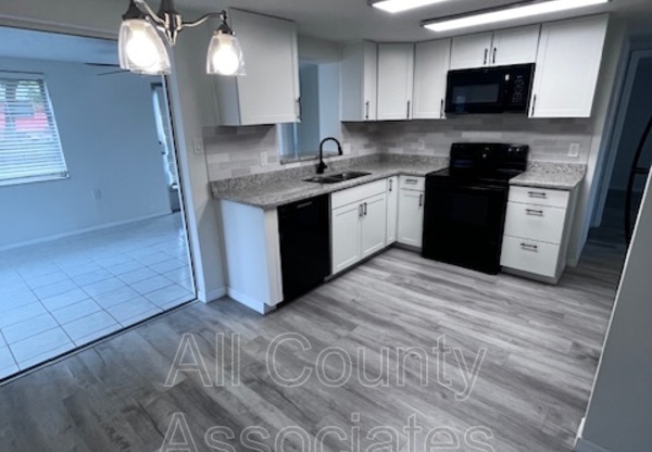 7331 PARROT DR