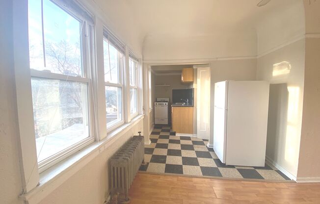 Studio, 1 bath, $750, Unit 36