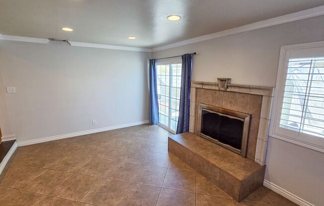 5 Bed 3 Bath House With Amazing Salt Water Pool!