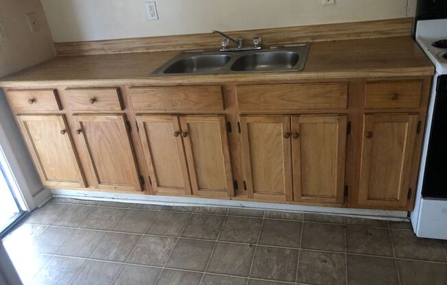 2 beds, 1 bath, $750