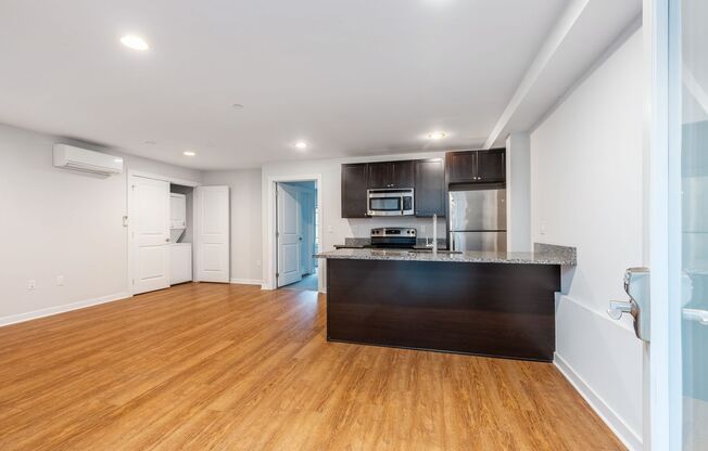 1 bed, 1 bath, 750 sqft, $1,595, Unit 105