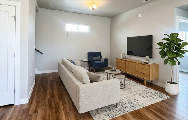 4 beds, 2 baths, 1,282 sqft, $2,349, Unit 2664-103