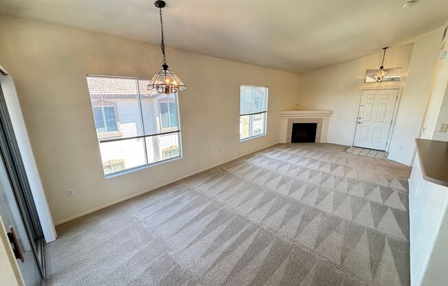 Beautiful 2Bed/2Bath Condo located in Henderson's Mission Ridge gated Community