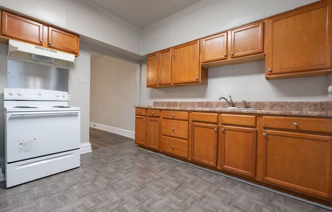 1 bed, 1 bath, 150 sqft, $700, Unit RB208 Poplar UNIT B