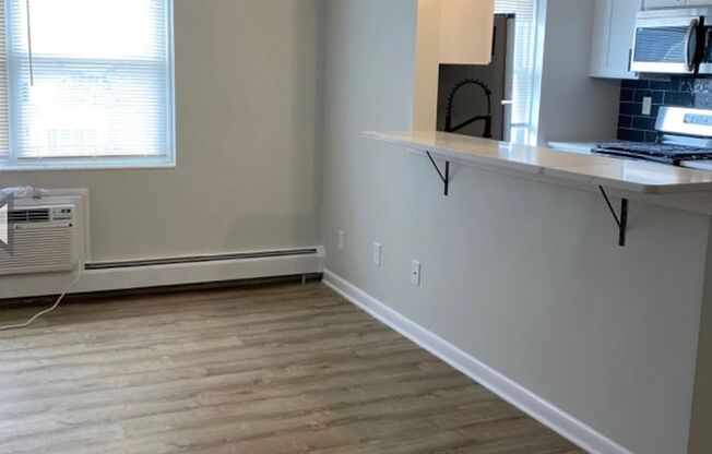 2 beds, 1.5 baths, 850 sqft, $1,925, Unit B07