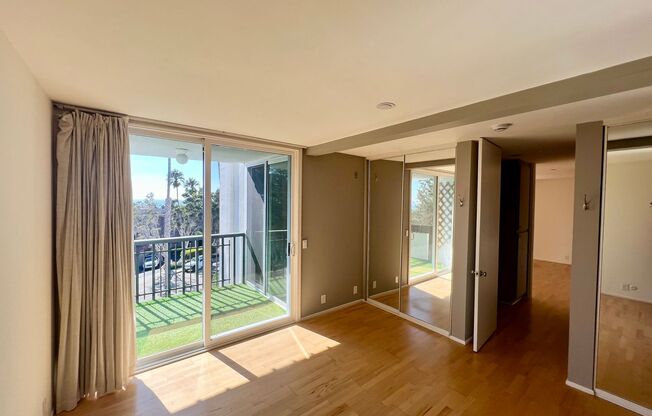 2 Bed / 2 Bath Condo with Panoramic Ocean Views of La Jolla Shores!