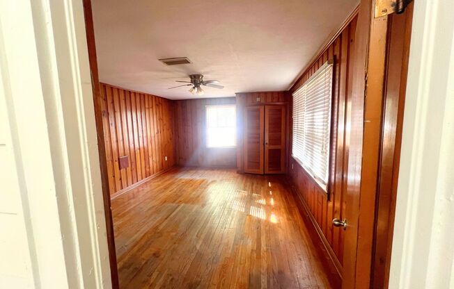 Charming 3-Bed, 2-Bath Home with One-Car Garage in Jacksonville’s Northside!