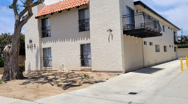 2213 VOORHEES AVE