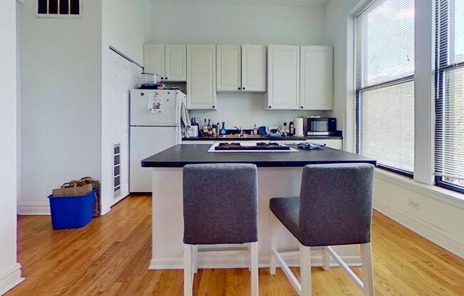 Second Floor Lakeview One Bedroom
