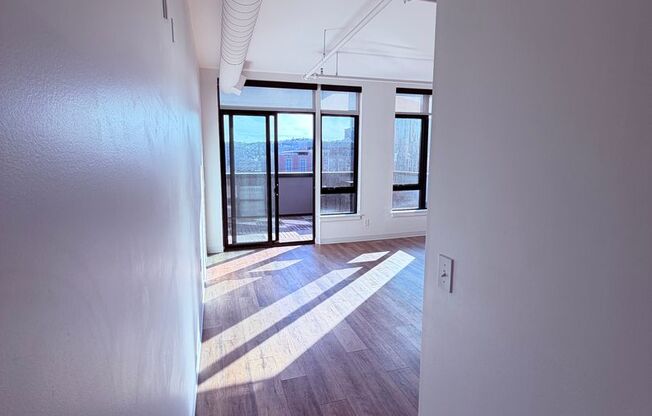 1 bed, 1 bath, 635 sqft, $1,900, Unit Unit 502