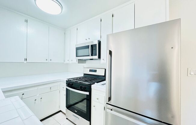 1 bed, 1 bath, $2,395, Unit 38-6