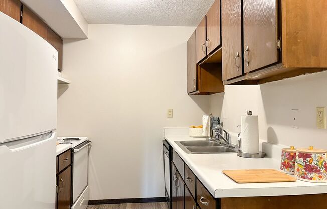 2 beds, 2 baths, 1,100 sqft, $1,595, Unit 145