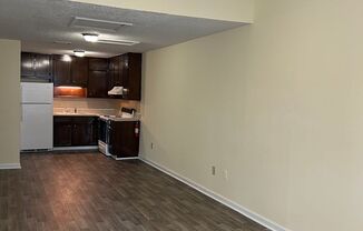 2 beds, 1 bath, 900 sqft, $1,300, Unit C7