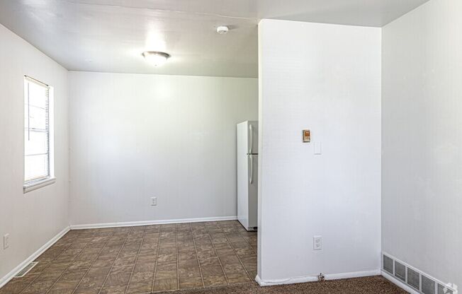 Studio, 1 bath, $795, Unit 13