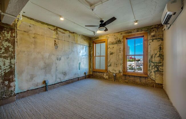 Studio, 1 bath, 640 sqft, $1,700, Unit STR 219 N ALAMO #403