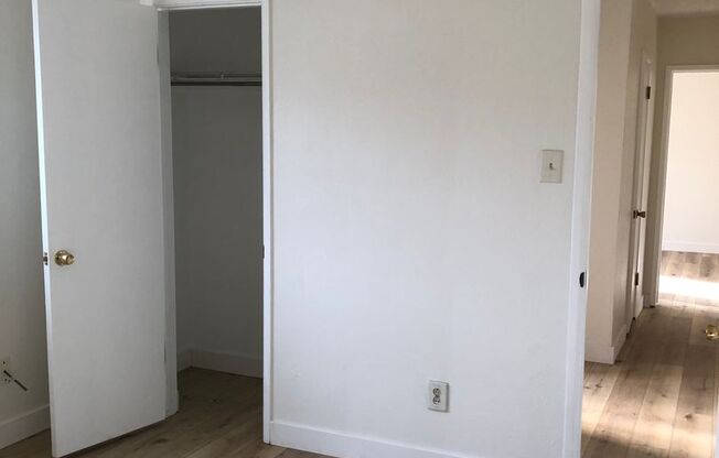 2 beds, 1 bath, $2,595, Unit 209