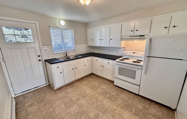 162-176 S Ingalls St