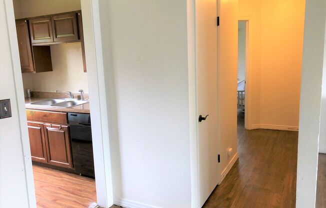 3 beds, 1 bath, $1,150