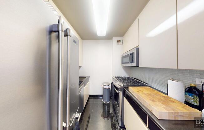 1 bed, 1.5 baths, $6,000, Unit 15G