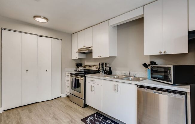 2 beds, 1 bath, $1,299, Unit 2604 #1