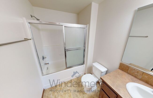 3 beds, 2 baths, 1,097 sqft, $1,595, Unit 187 NW Maria St #2