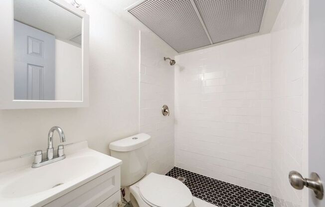 2 beds, 1 bath, $1,025, Unit 23