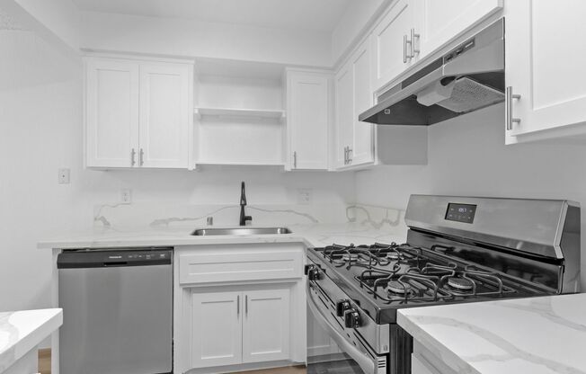 2 beds, 1 bath, 880 sqft, $1,750, Unit 227