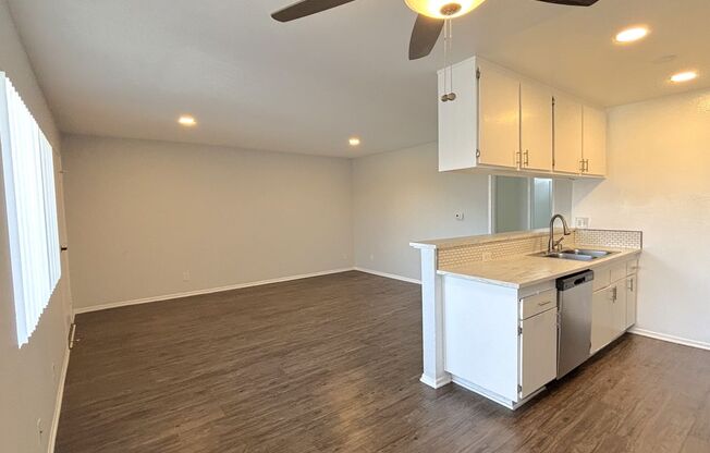2 beds, 2 baths, 900 sqft, $1,948, Unit 320