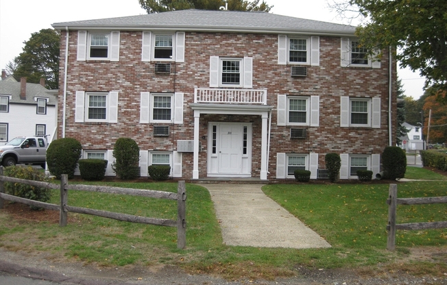 100 LYNDE ST