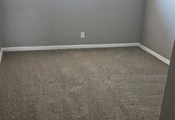 2 beds, 1 bath, 750 sqft, $1,070, Unit B10 1011 09