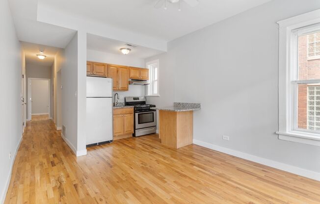 2 beds, 1 bath, 462 sqft, $1,950, Unit 7456-4C