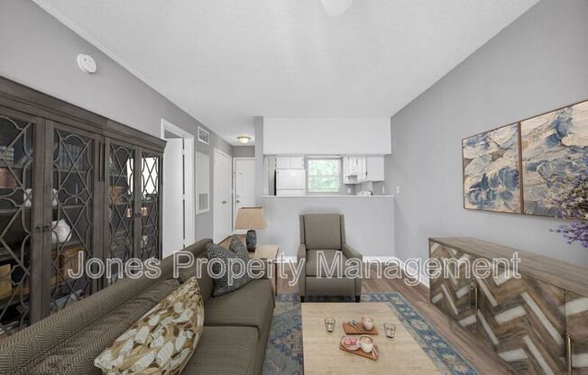 305 UNIVERSITY COUNTRY CLUB DR NE