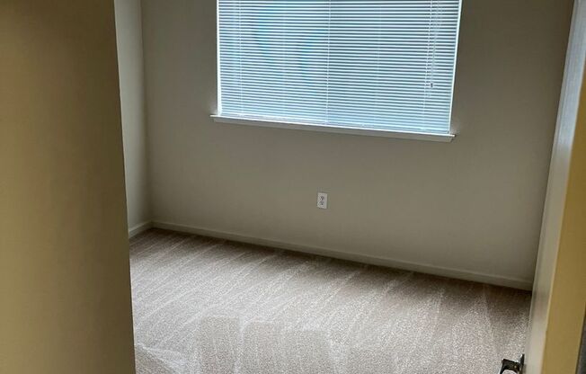 2 beds, 1 bath, 848 sqft, $1,900, Unit 1703