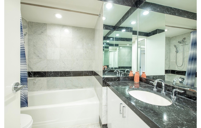 1 bed, 1.5 baths, 865 sqft, $6,300, Unit 4712