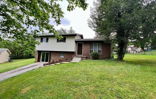 903 VALERIE LN