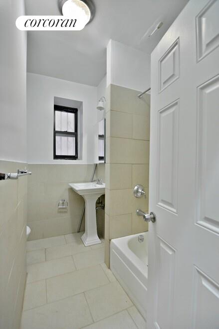 526 W 123 ST