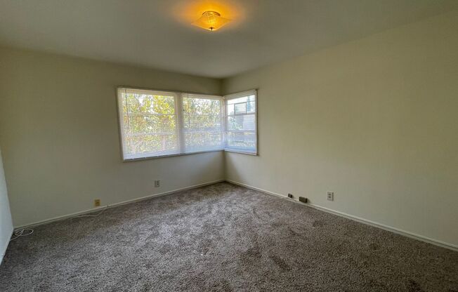 2 beds, 1 bath, $2,350