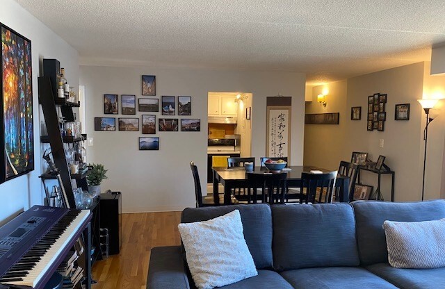 1 bed, 1 bath, 710 sqft, $2,700, Unit 4D