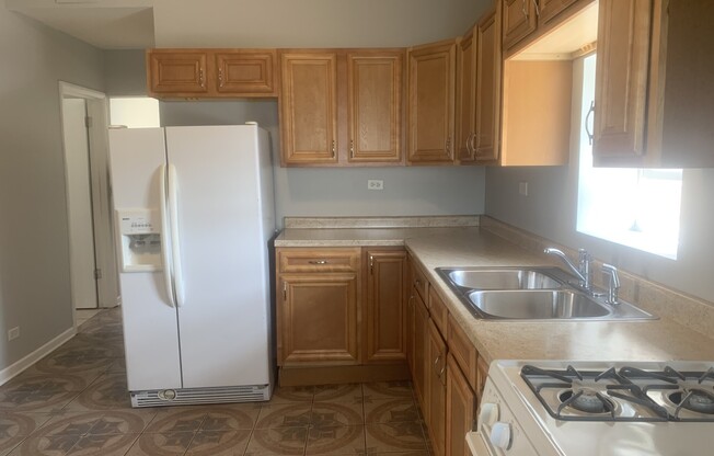 1424 N Maplewood Ave 2F