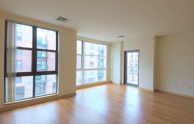 1 bed, 1 bath, 1,120 sqft, $2,025, Unit 400
