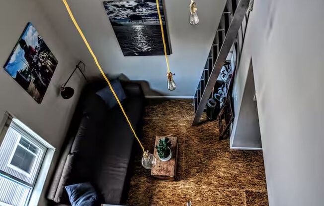 Studio, 1 bath, 300 sqft, $1,100