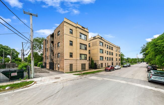7003 S Harper