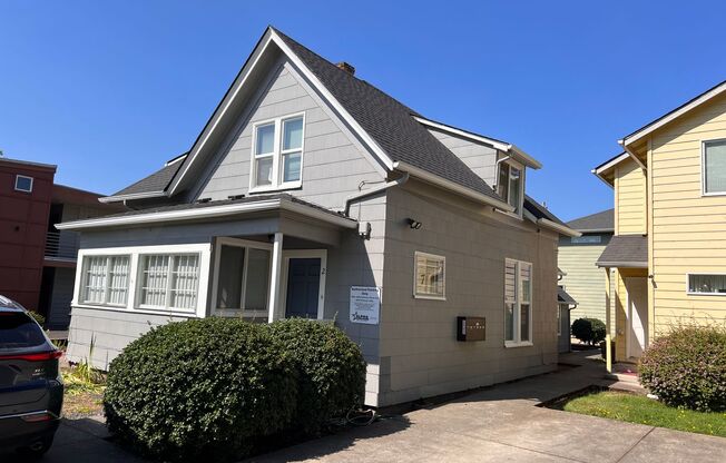 2 Bedroom 1 bath near UO